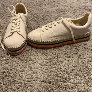 Vince Camuto sneaker size 9 great condition